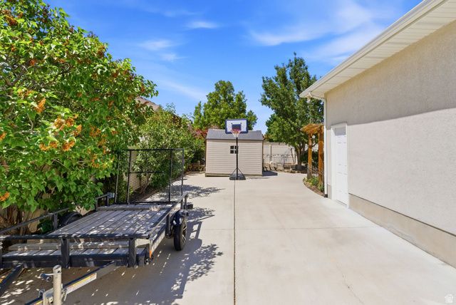 2034 W MERIDIES DR, South Jordan, UT 84095