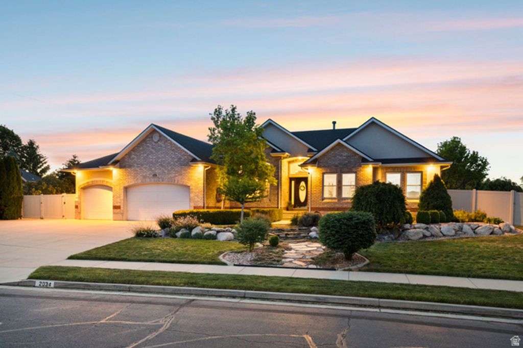 2034 W MERIDIES DR, South Jordan, UT 84095