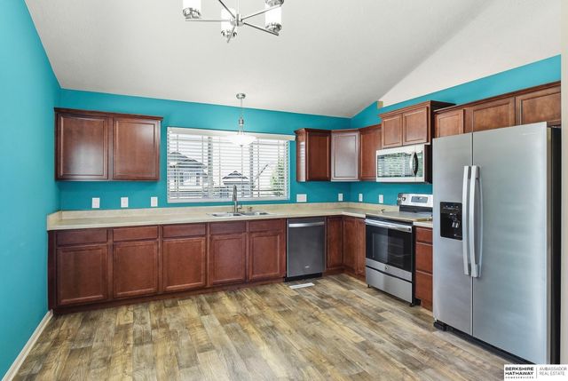 14555 Gilder Avenue, Bennington, NE 68007