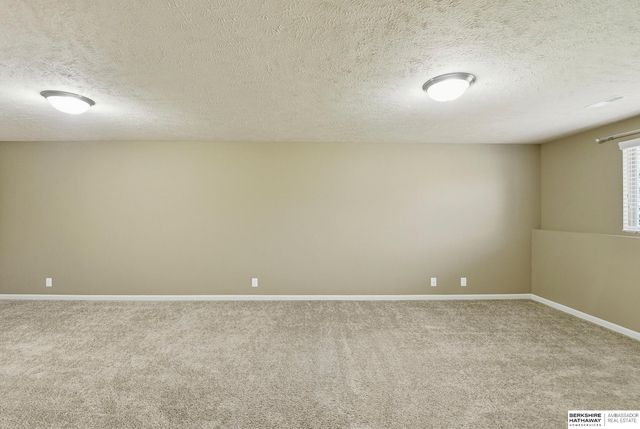 14555 Gilder Avenue, Bennington, NE 68007