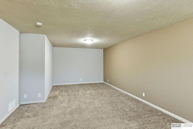 14555 Gilder Avenue, Bennington, NE 68007