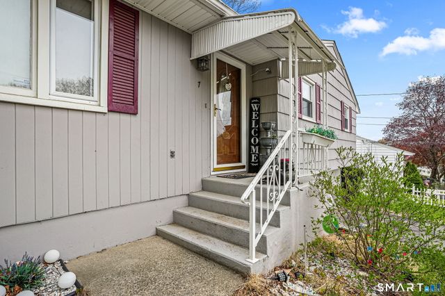 7 Newport Drive, Waterbury, CT 06705