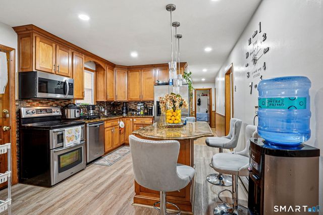 7 Newport Drive, Waterbury, CT 06705