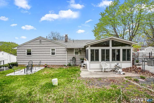 7 Newport Drive, Waterbury, CT 06705