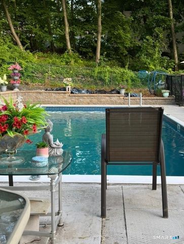 7 Newport Drive, Waterbury, CT 06705