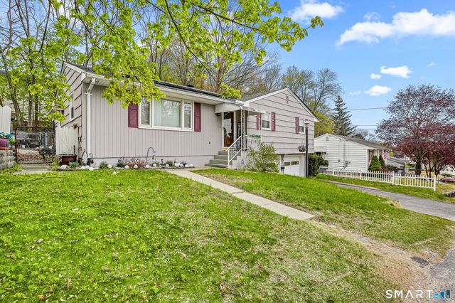 7 Newport Drive, Waterbury, CT 06705