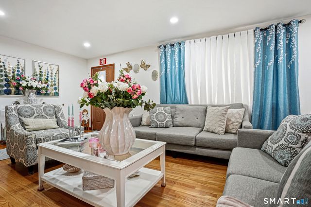 7 Newport Drive, Waterbury, CT 06705