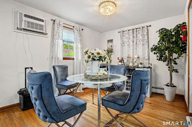 7 Newport Drive, Waterbury, CT 06705