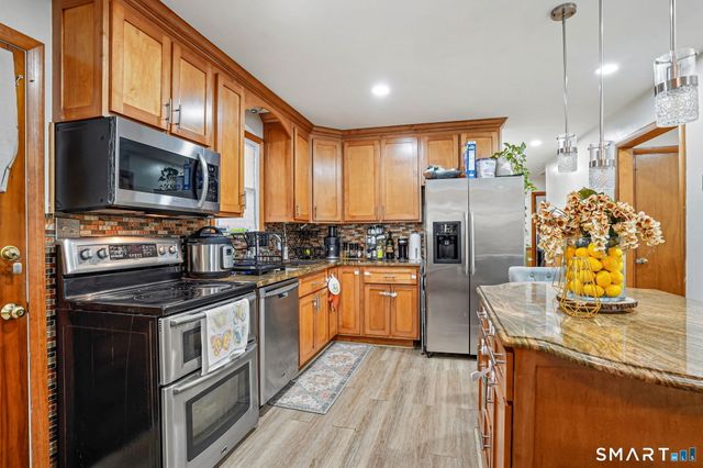 7 Newport Drive, Waterbury, CT 06705