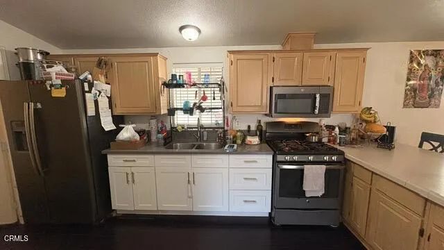 211 Calle de La Rosa 211, Camarillo, CA 93012