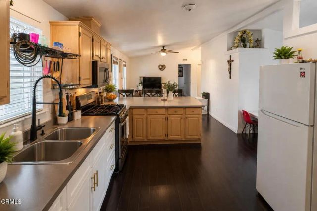 211 Calle de La Rosa 211, Camarillo, CA 93012