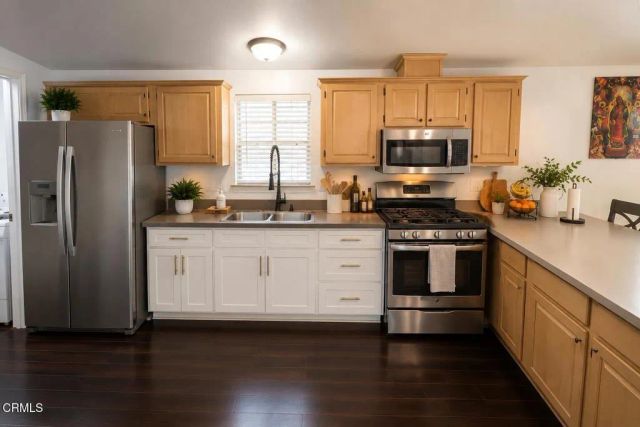 211 Calle de La Rosa 211, Camarillo, CA 93012