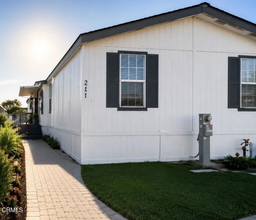211 Calle de La Rosa 211, Camarillo, CA 93012