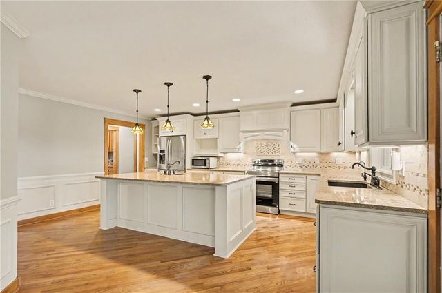 618 E 1714 Road, Baldwin City, KS 66006