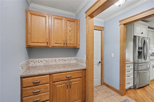 618 E 1714 Road, Baldwin City, KS 66006