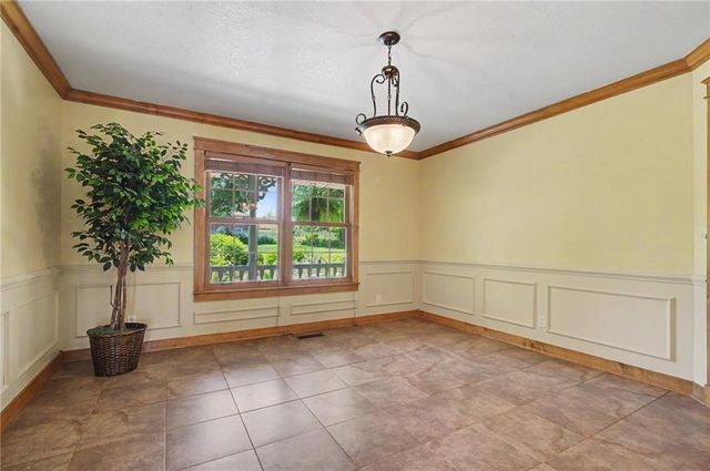 618 E 1714 Road, Baldwin City, KS 66006