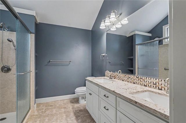 618 E 1714 Road, Baldwin City, KS 66006