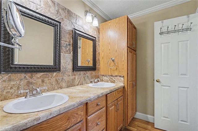 618 E 1714 Road, Baldwin City, KS 66006