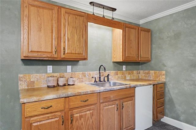 618 E 1714 Road, Baldwin City, KS 66006