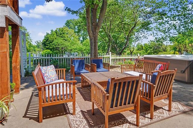 618 E 1714 Road, Baldwin City, KS 66006