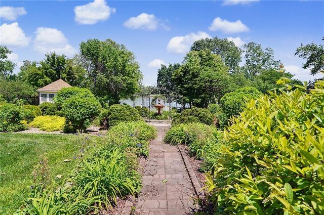 618 E 1714 Road, Baldwin City, KS 66006