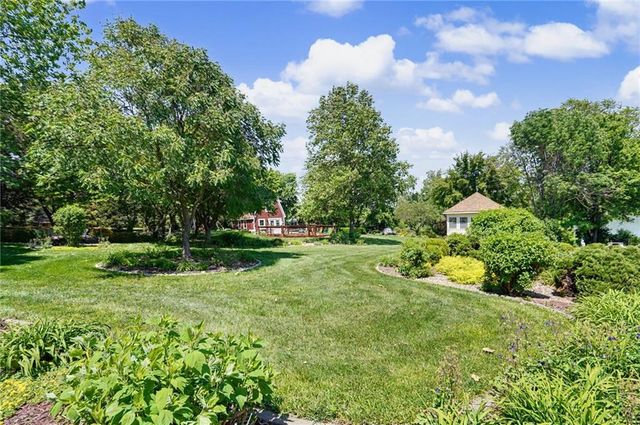 618 E 1714 Road, Baldwin City, KS 66006