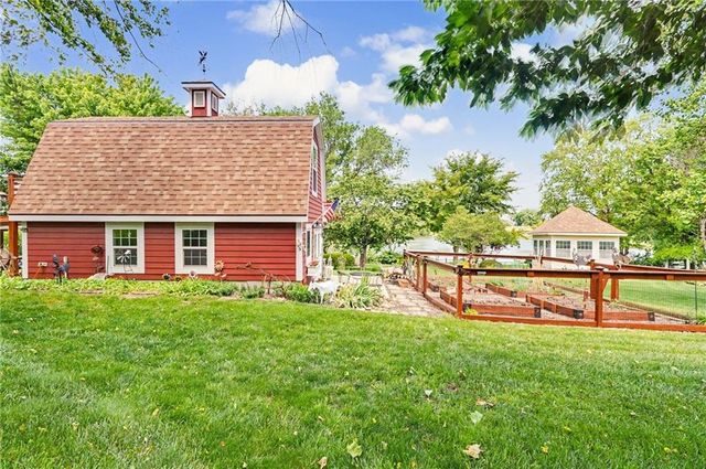 618 E 1714 Road, Baldwin City, KS 66006