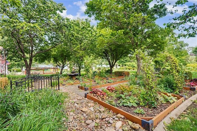 618 E 1714 Road, Baldwin City, KS 66006