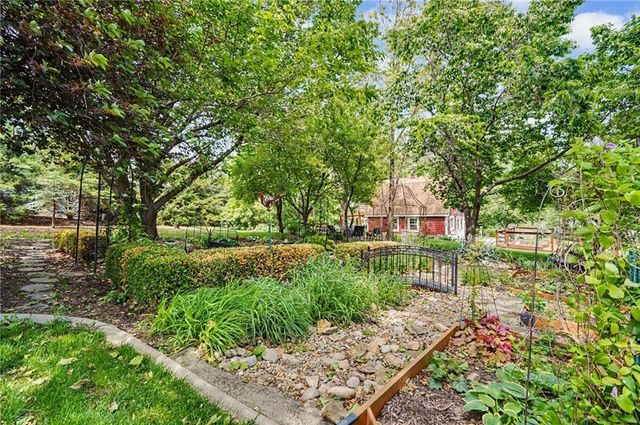 618 E 1714 Road, Baldwin City, KS 66006