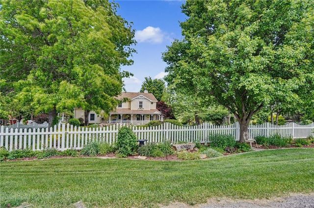 618 E 1714 Road, Baldwin City, KS 66006
