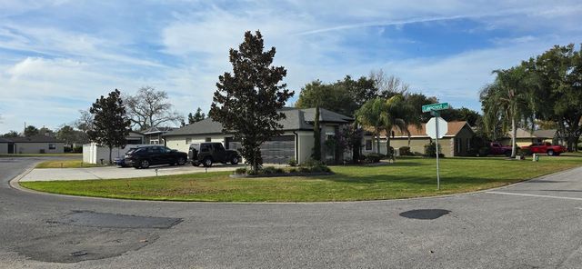 336 LAKECREST DRIVE, Tavares, FL 32778