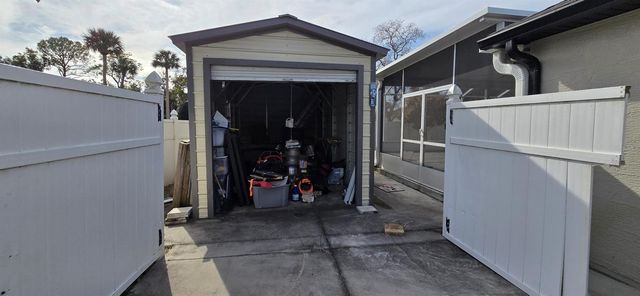 336 LAKECREST DRIVE, Tavares, FL 32778