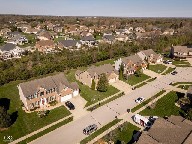 5828 Sunnyvalle Drive, Bargersville, IN 46106