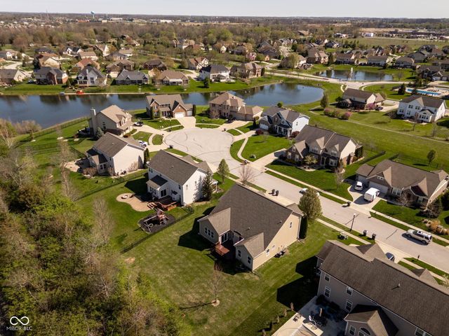 5828 Sunnyvalle Drive, Bargersville, IN 46106