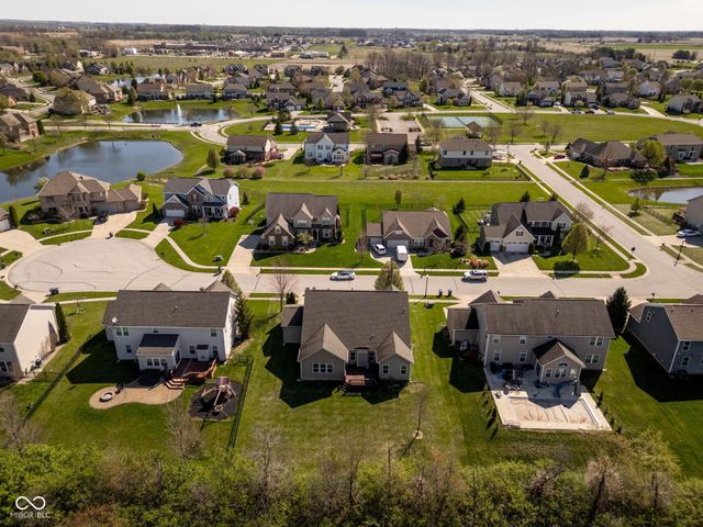 5828 Sunnyvalle Drive, Bargersville, IN 46106