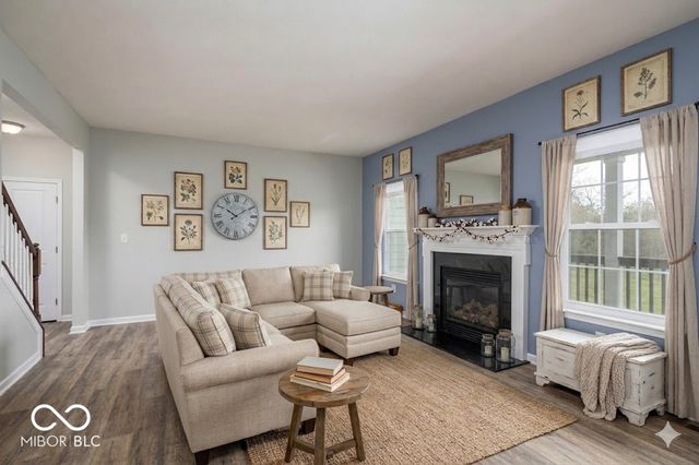 5828 Sunnyvalle Drive, Bargersville, IN 46106