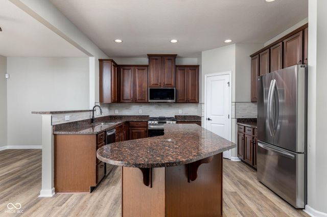 5828 Sunnyvalle Drive, Bargersville, IN 46106