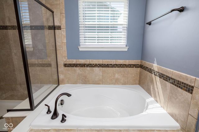 5828 Sunnyvalle Drive, Bargersville, IN 46106