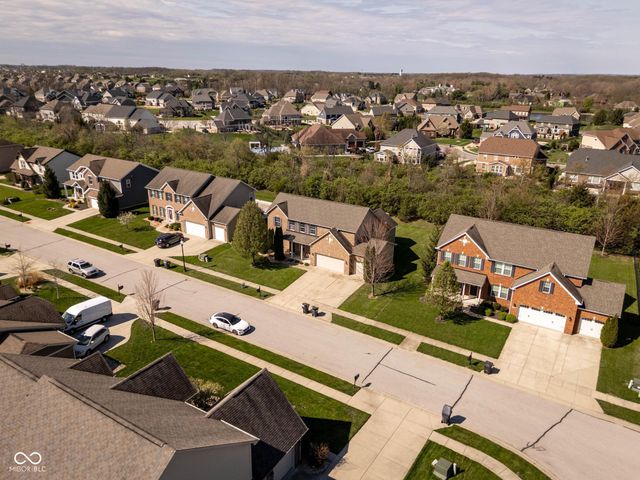 5828 Sunnyvalle Drive, Bargersville, IN 46106