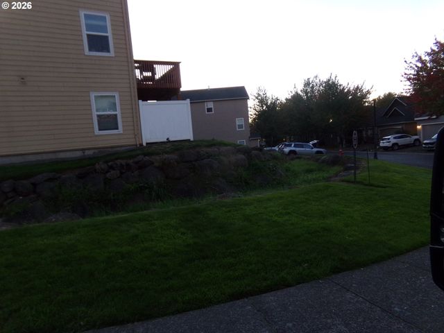 21837 Ne LARKSPUR Ln, Fairview, OR 97024