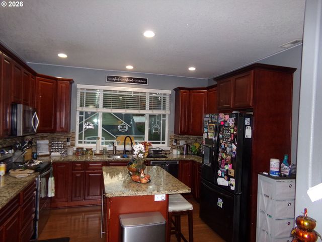 21837 Ne LARKSPUR Ln, Fairview, OR 97024
