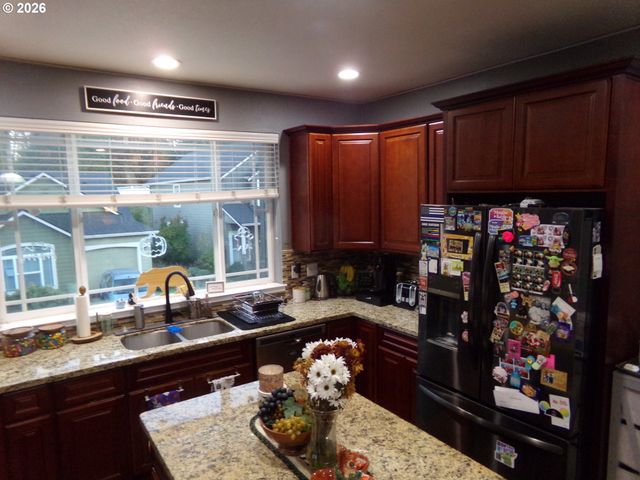 21837 Ne LARKSPUR Ln, Fairview, OR 97024