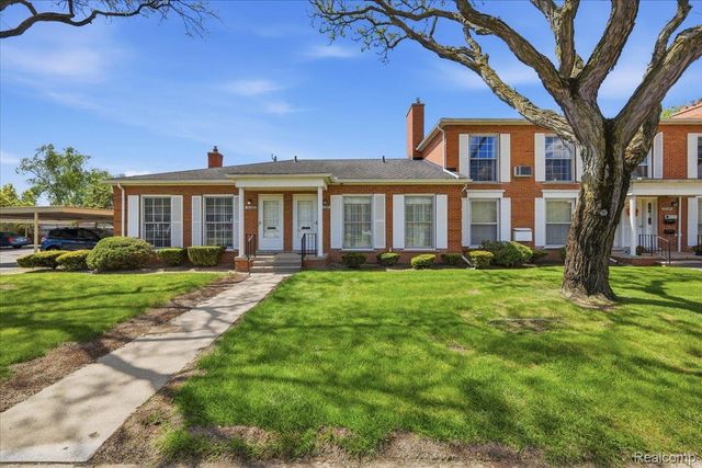 20290 Vernier Road, Harper Woods, MI 48225