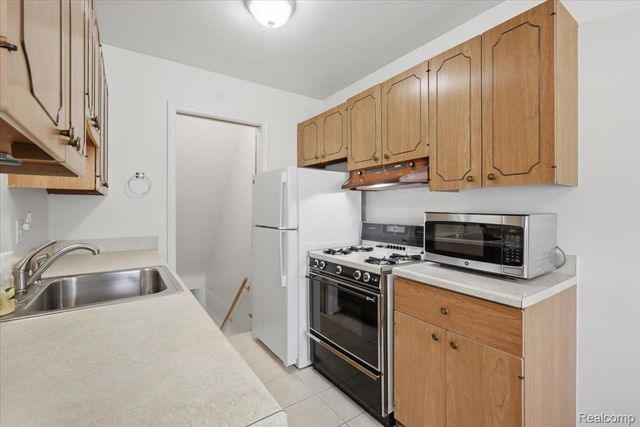 20290 Vernier Road, Harper Woods, MI 48225