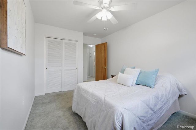 20290 Vernier Road, Harper Woods, MI 48225