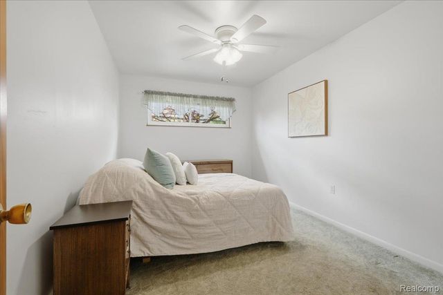 20290 Vernier Road, Harper Woods, MI 48225