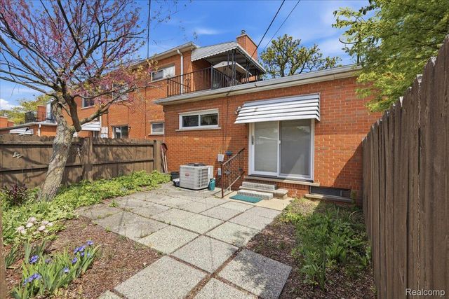 20290 Vernier Road, Harper Woods, MI 48225
