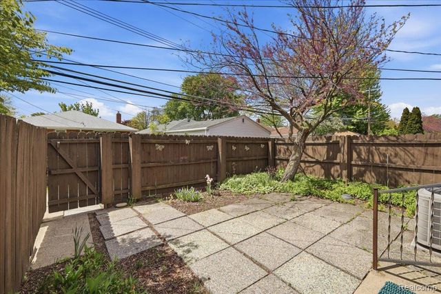 20290 Vernier Road, Harper Woods, MI 48225