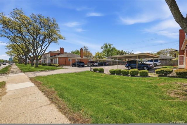 20290 Vernier Road, Harper Woods, MI 48225