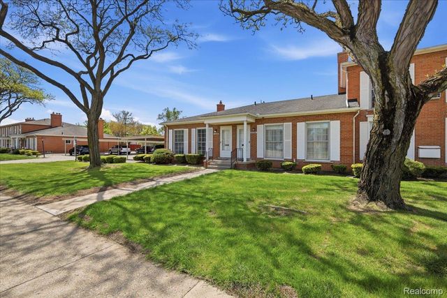 20290 Vernier Road, Harper Woods, MI 48225